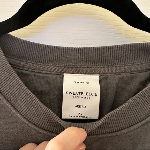 Aritzia Cozy Fleece Perfect Crew Sweatshirt in Faded Coal Grey - Picture 4 of 6